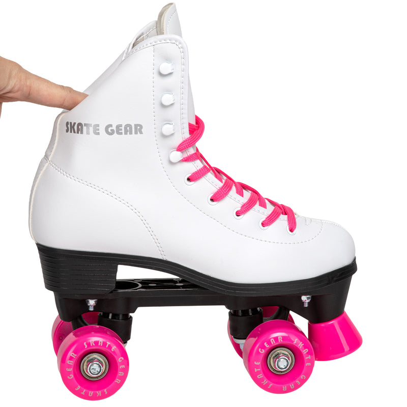 Fantastic Skates by Skate Gear with a classic boot, 95A 54x32mm polyurethane wheels and ABEC-6 bearings.