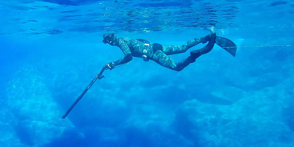 4 Useful Items to Have While Speargun Fishing