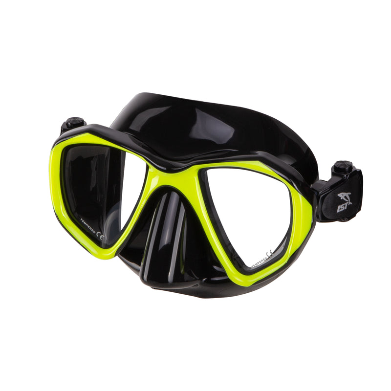 dual lens dive mask with tinted lenses for color correction in black silicone and yellow